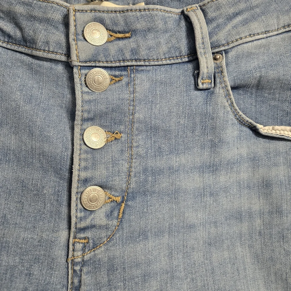 Levis Classic Mid Rise Skinny Lightwash Buttonfly Jeans Size 16